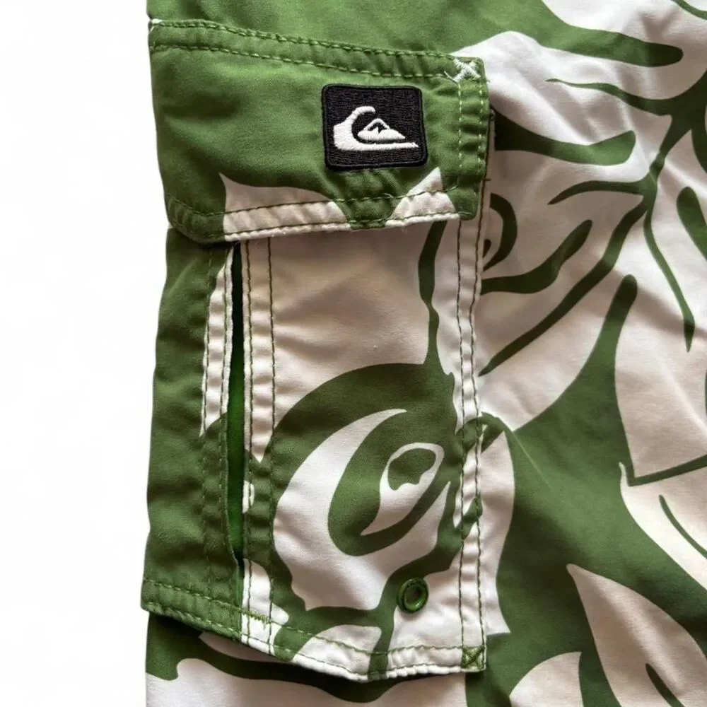 Y2K Quiksilver Green and White Tropical Leaf Board Shorts Size 40 Surf Swim VTG